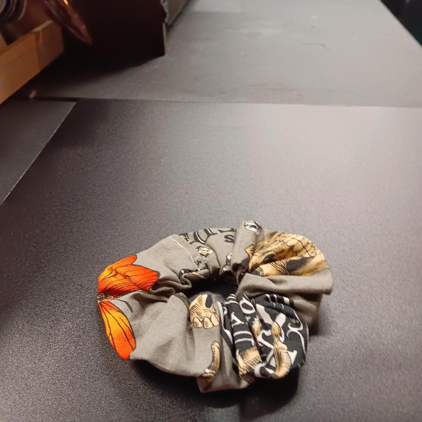 Cotton Halloween print hair tie in gray black and orange